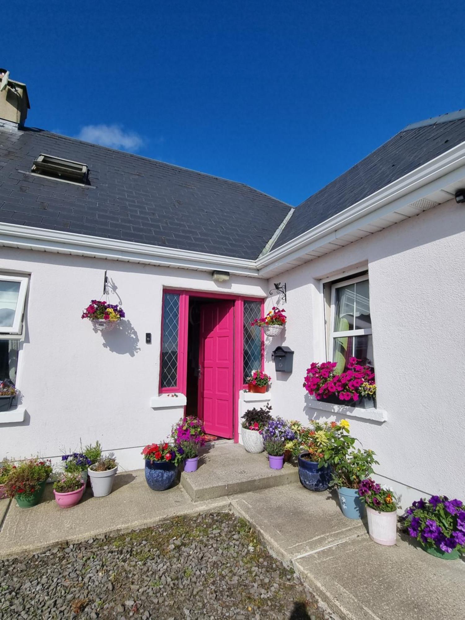 The Pink Door Apartment Killala Exterior photo