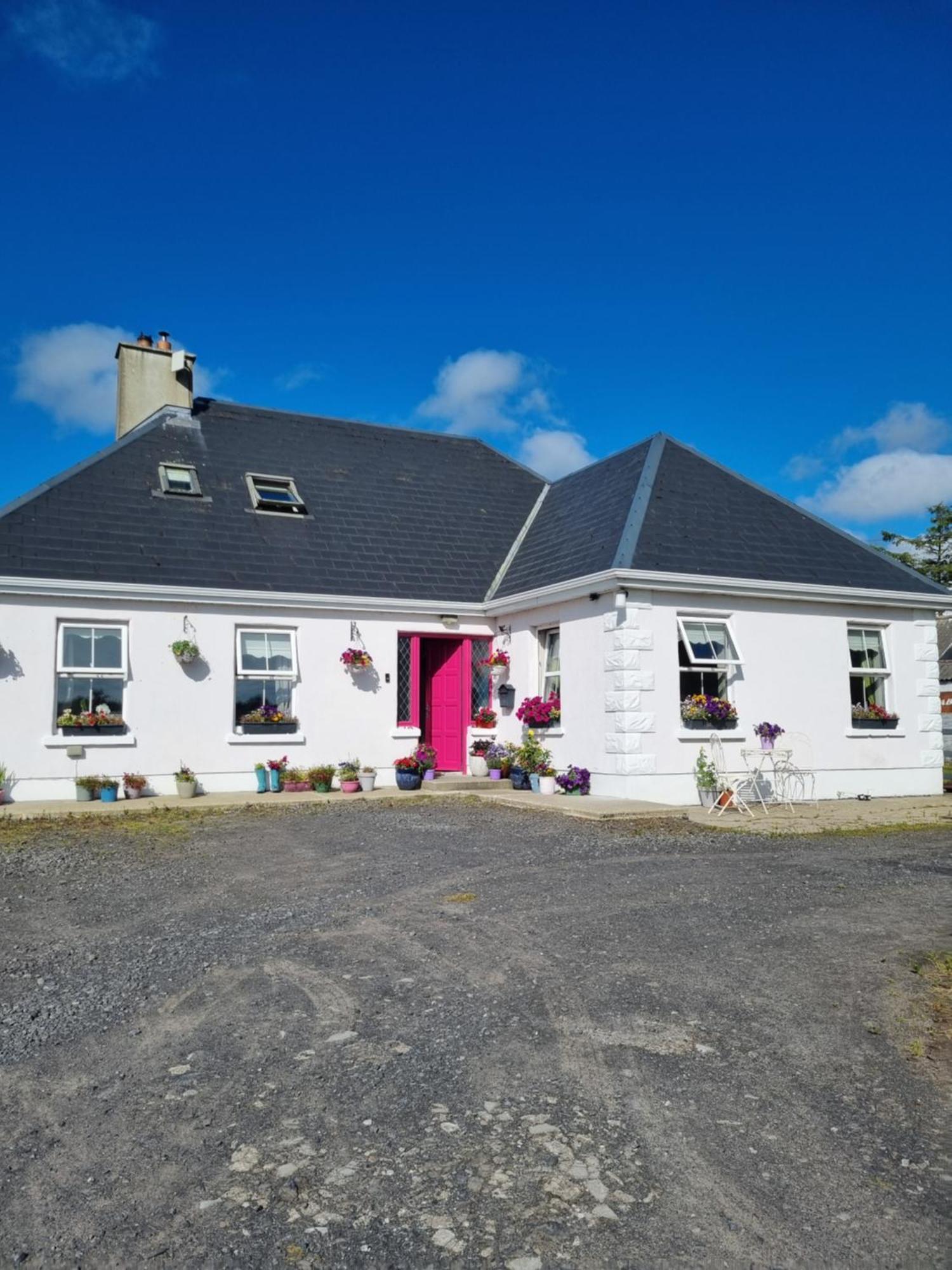 The Pink Door Apartment Killala Exterior photo